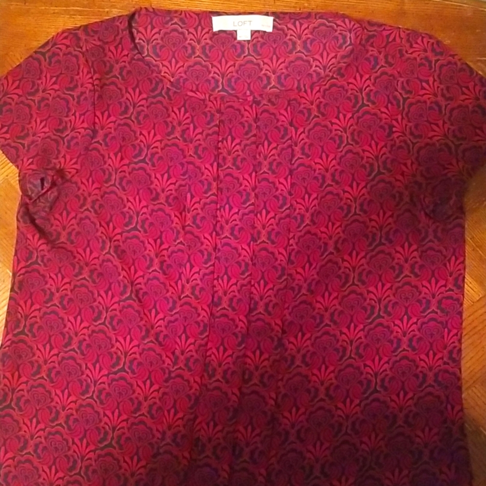 Loft Petite Medium top. Dark red and navy